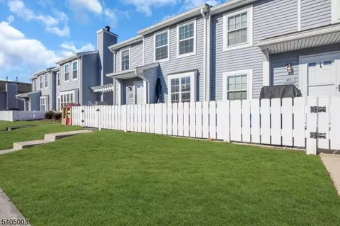 82 Almond Dr, Somerset, NJ 08873