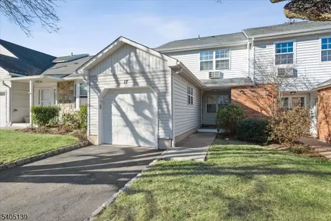 17 Coachlight Dr #17, Chatham Twp, NJ 07928