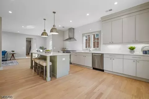 8 Willow St, Millburn, NJ 07041