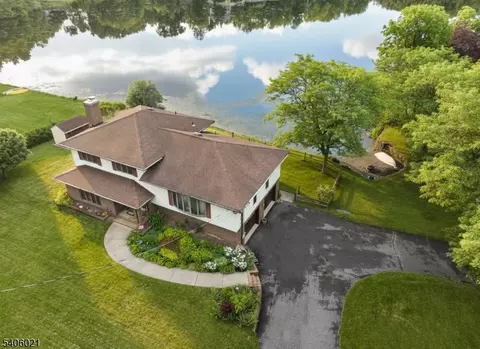 18 Valley Dr W, Glenwood, NJ 07418
