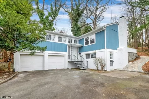 49 Pine Grove Rd, Berkeley Heights, NJ 07922