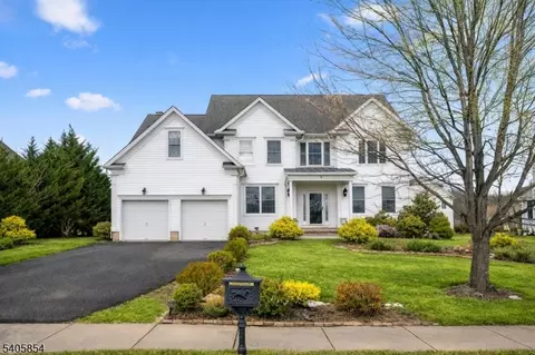 4 Forest Hill Ct, Whippany, NJ 07981