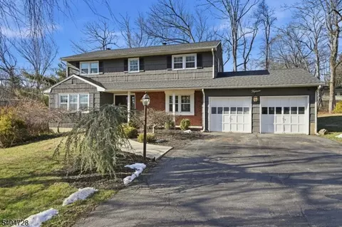 15 Southview Rd, Randolph, NJ 07869