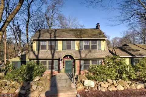 15 Overlook Rd, Caldwell, NJ 07006