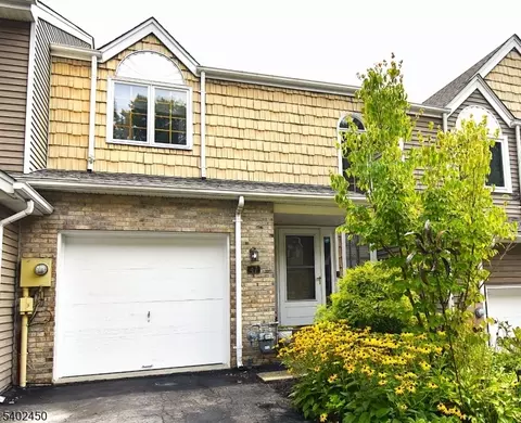 47 Edgefield Dr, Morris Plains, NJ 07950
