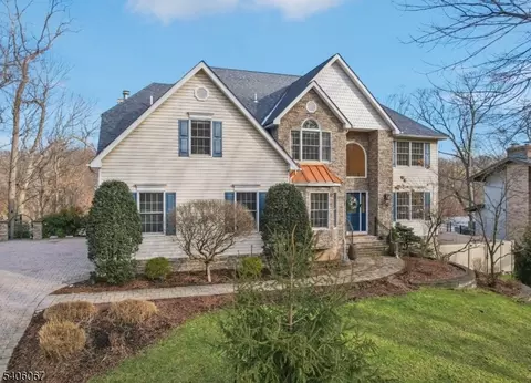 185 Summit Ave, Pompton Lakes, NJ 07442