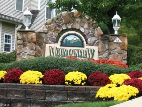 3038 King Ct, Green Brook, NJ 08812