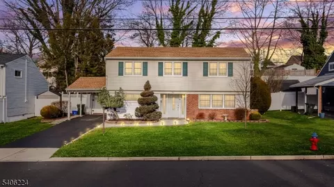 36 Farmbrook Dr, Old Bridge, NJ 08857