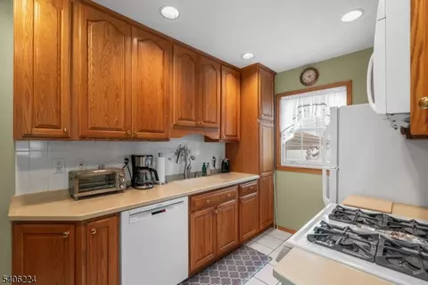 36 Farmbrook Dr, Old Bridge, NJ 08857 photo 17