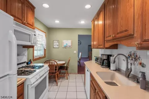 36 Farmbrook Dr, Old Bridge, NJ 08857 photo 16