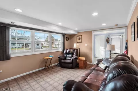 36 Farmbrook Dr, Old Bridge, NJ 08857 photo 10