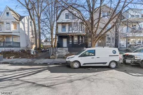 854 S 14th St, Newark, NJ 07108