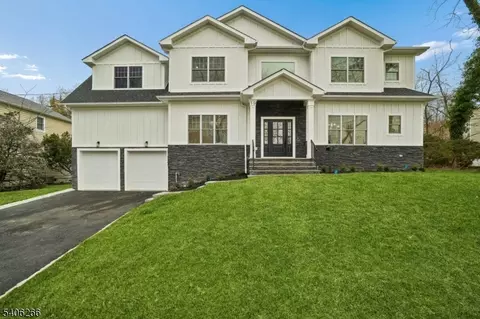 19 Tilden Ct, Livingston, NJ 07039