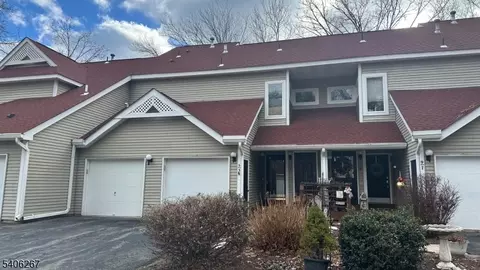 3 Preston King Trl, Oak Ridge, NJ 07438
