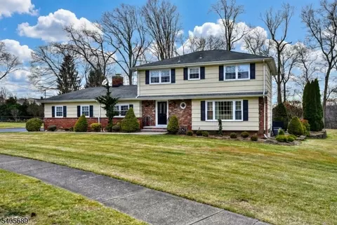 237 Glenwood Dr, North Haledon, NJ 07508