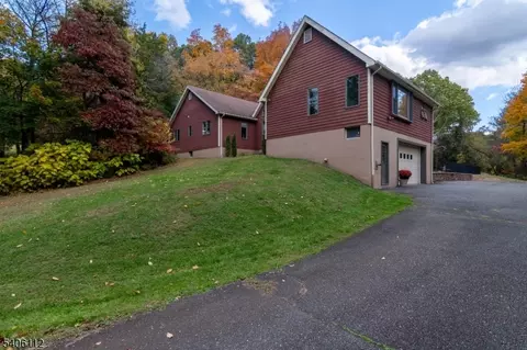 9 Wayside Ln, Lebanon, NJ 08833