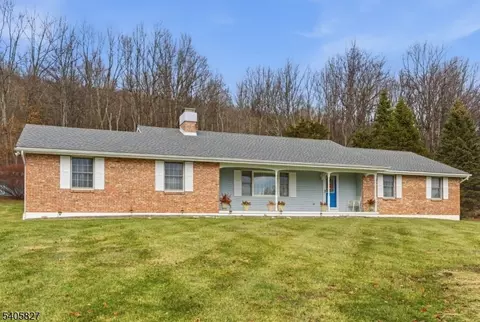 33 Edgemere Ter, Washington, NJ 07882