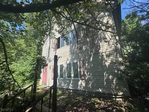 Exterior - 10 Summit Dr, Wantage, NJ 07461 photo 5 of 5