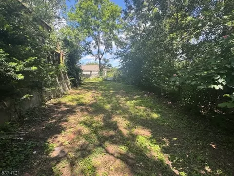 Exterior - 10 Summit Dr, Wantage, NJ 07461 photo 4 of 5