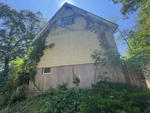 Exterior - 10 Summit Dr, Wantage, NJ 07461 photo 2 of 5