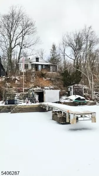 213 Squaw Trl, Green Township, NJ 07821