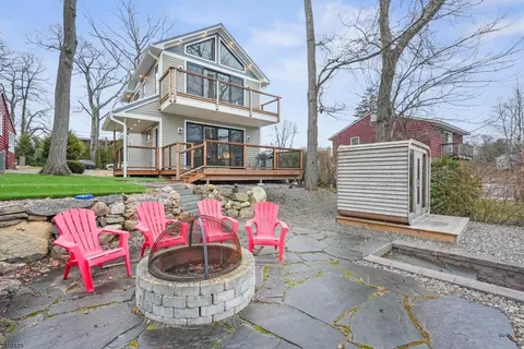 71 Witte Rd, Hewitt, NJ 07421