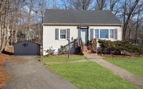 16 Wildwood Ter, Ringwood, NJ 07456