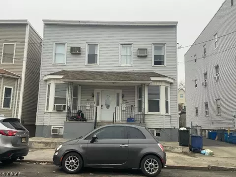 23 Foundry St, Newark, NJ 07105
