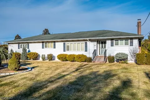 18 Cortelyous Ln, Somerset, NJ 08873