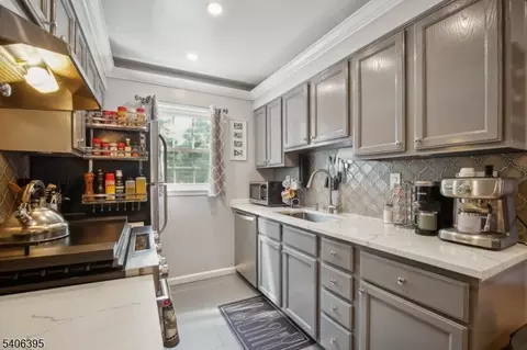 39 Harrison Ave #19, Montclair, NJ 07042