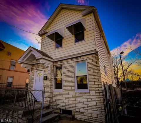 563 S 17th St, Newark, NJ 07103