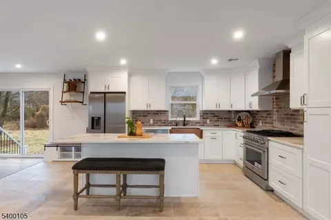 11 Furnace Rd, Chester, NJ 07930