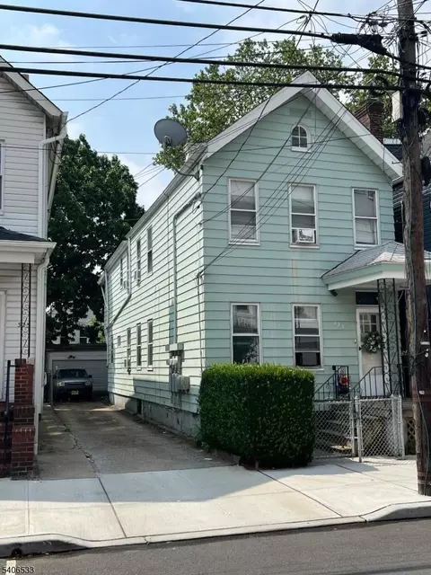 323 William St, Harrison, NJ 07029