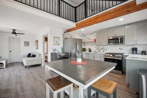 220 Bay Ter, Seaside Heights, NJ 08751