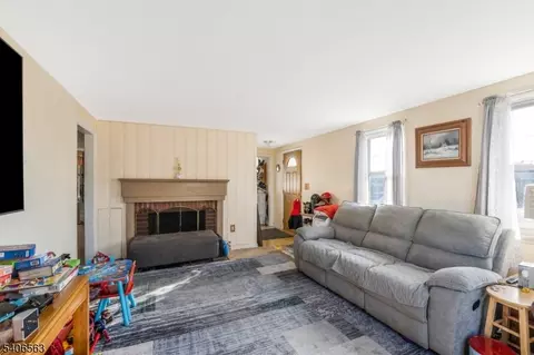 101 Lorraine Ave, Middlesex, NJ 08846 photo 6