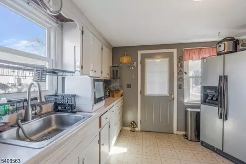 101 Lorraine Ave, Middlesex, NJ 08846 photo 9