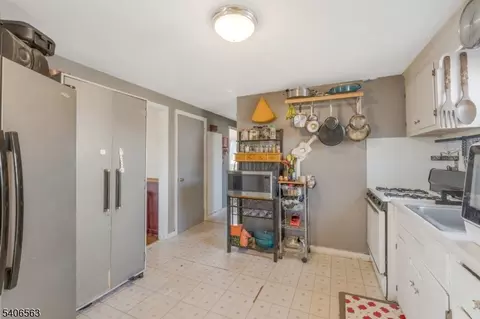 101 Lorraine Ave, Middlesex, NJ 08846 photo 8
