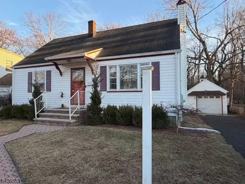 202 Glenside Pl, North Plainfield, NJ 07060