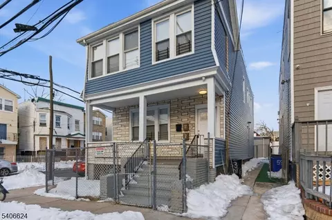 53 Aldine St, Newark, NJ 07112