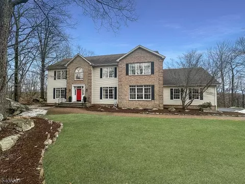 16 Gary Ct, Flanders, NJ 07836