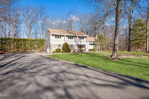 68 Fairchild Pl, Whippany, NJ 07981
