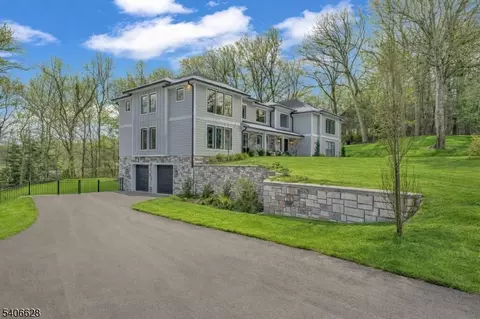 315 Freemans Ln, Franklin Lakes, NJ 07417