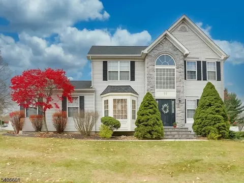 37 Lazarus Dr, Ledgewood, NJ 07852