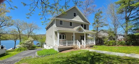 212 Long Pond Rd, Hewitt, NJ 07421