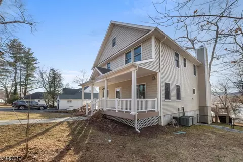 212 Long Pond Rd, Hewitt, NJ 07421