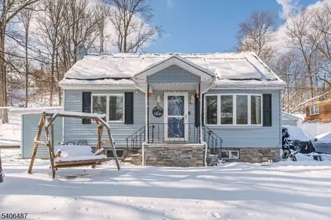 26 Hickory Ave, West Milford, NJ 07480