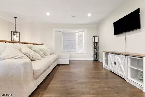 5 Jessie St, Carteret, NJ 07008
