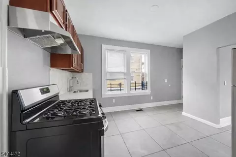 111 Scheerer Ave, Newark, NJ 07112 photo 9