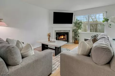 24 Hickory Way, Mount Arlington, NJ 07856