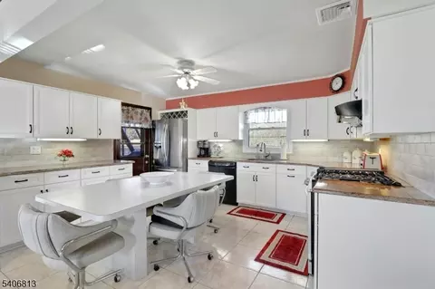 4 Highfield Ct, Wayne, NJ 07470 photo 5